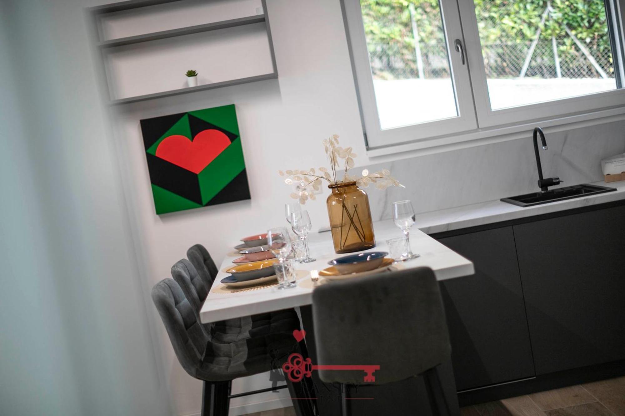Home Sofia Room 2 - Modern Station -By Easylife Swiss Lugano Buitenkant foto